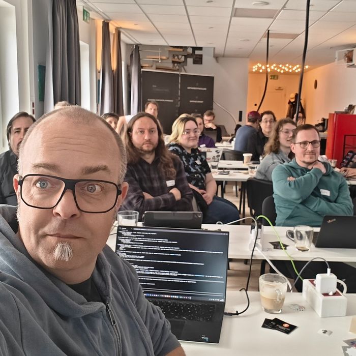 Joschi vor der IndieWebCamp-Gruppe