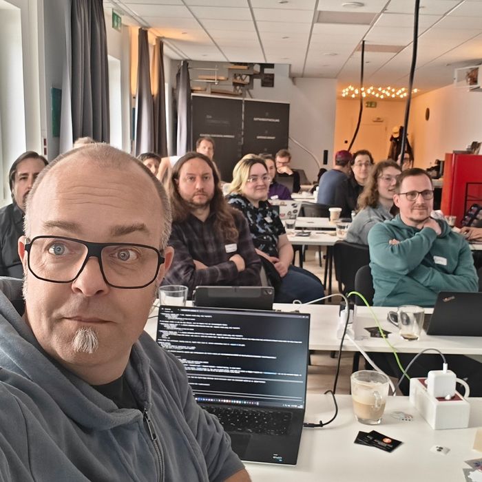 Joschi vor der IndieWebCamp-Gruppe