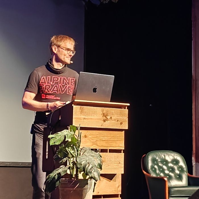 Thorsten Jonas hinter dem Rednerpult